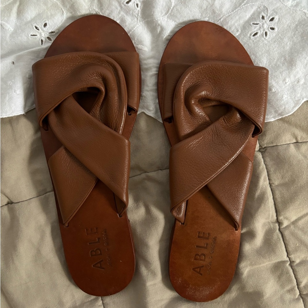 Able Leather Sandal Suze size 7 women’s crossover brown